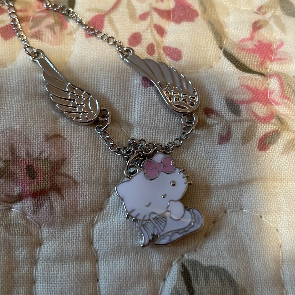hello kitty necklace